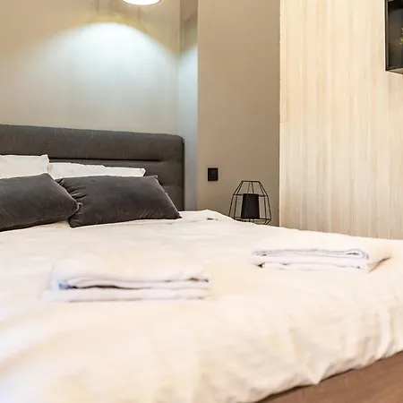 Slowackiego Yellow Apartman
