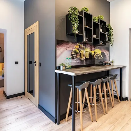 Slowackiego Yellow Apartman